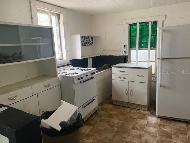 Vendido Recientemente: $49,900 (2 camas, 1 baños, 833 Pies cuadrados)