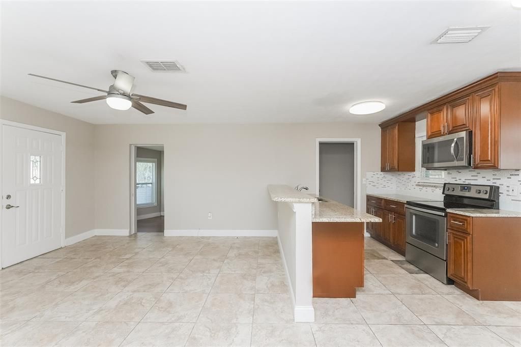 Recently Rented: $1,780 (3 beds, 2 baths, 974 Square Feet)