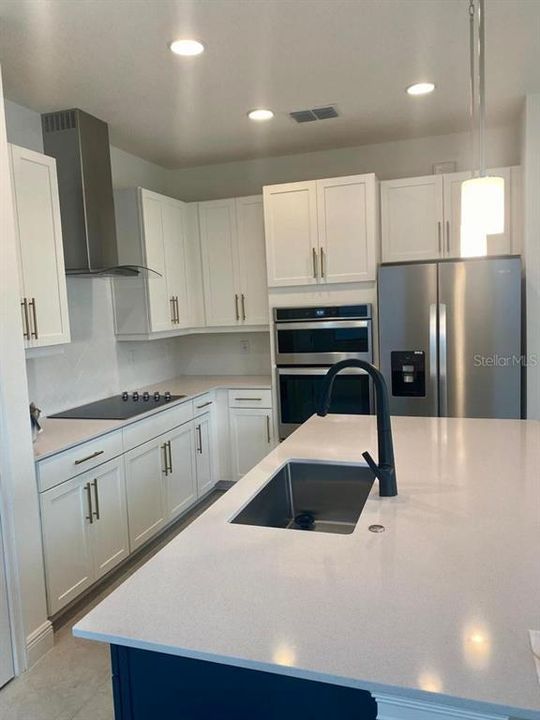 Recently Rented: $2,700 (3 beds, 2 baths, 1571 Square Feet)