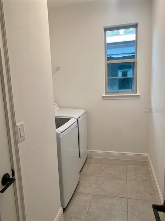 Recently Rented: $2,700 (3 beds, 2 baths, 1571 Square Feet)