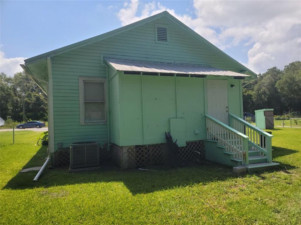 Recently Sold: $165,000 (3 beds, 2 baths, 980 Square Feet)