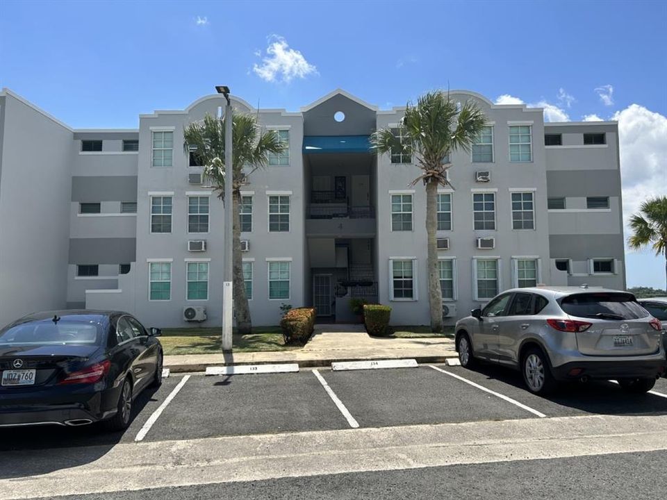 Recently Rented: $1,900 (3 beds, 2 baths, 1337 Square Feet)