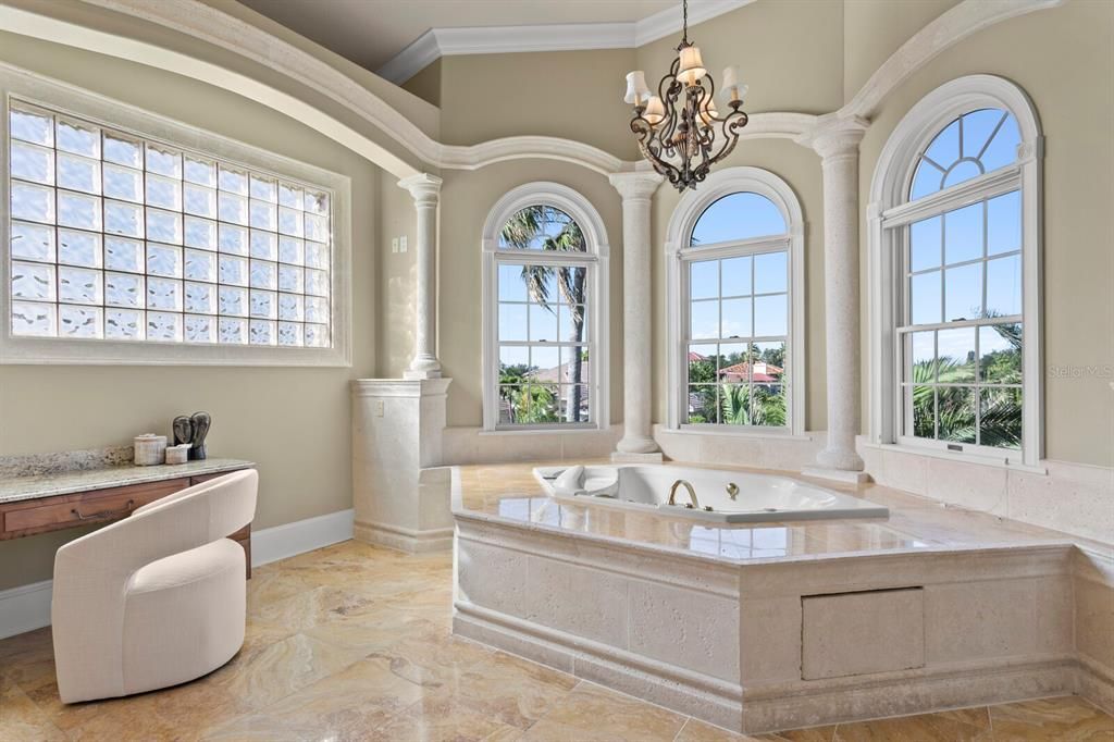 Недавно продано: $2,500,000 (4 спален, 3 ванн, 6751 Квадратных фут)