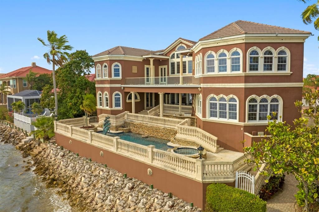 Recently Sold: $2,500,000 (4 beds, 3 baths, 6751 Square Feet)