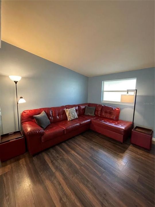 Recently Sold: $210,000 (3 beds, 1 baths, 888 Square Feet)