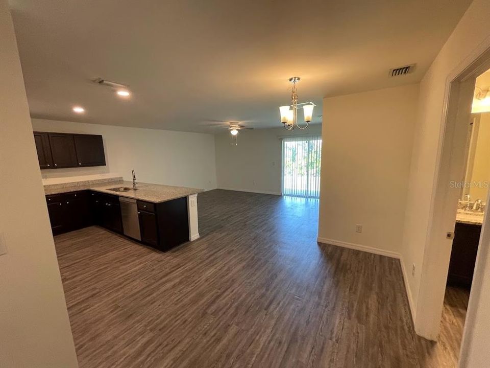 Recently Rented: $2,100 (3 beds, 2 baths, 1255 Square Feet)
