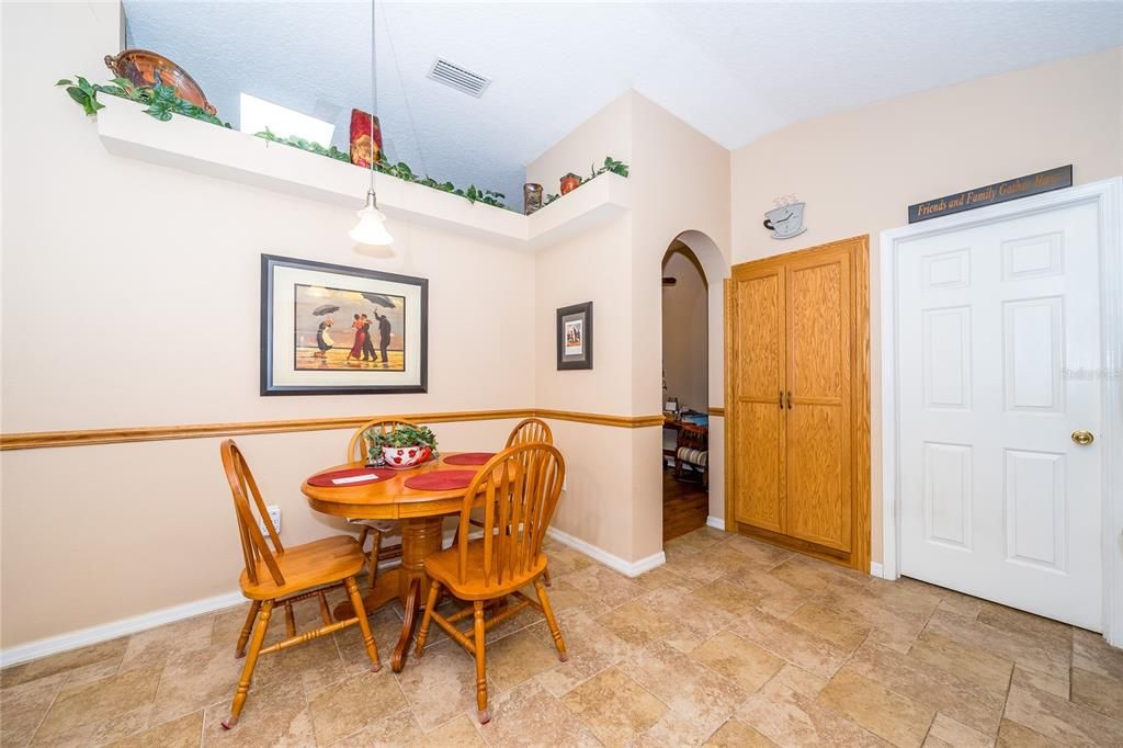 Recently Sold: $379,000 (3 beds, 2 baths, 1704 Square Feet)