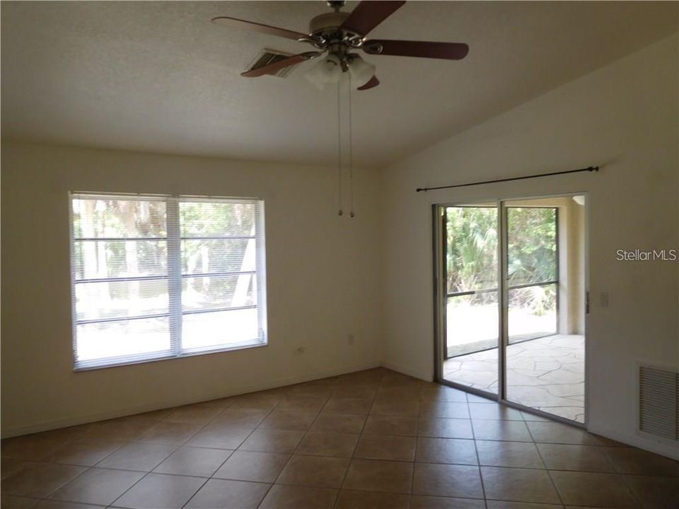 Recently Sold: $175,000 (2 beds, 1 baths, 908 Square Feet)