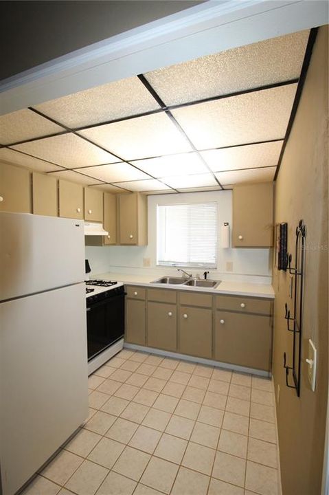 For Rent: $1,000 (1 beds, 1 baths, 705 Square Feet)