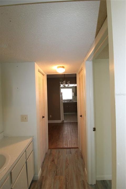 For Rent: $1,000 (1 beds, 1 baths, 705 Square Feet)