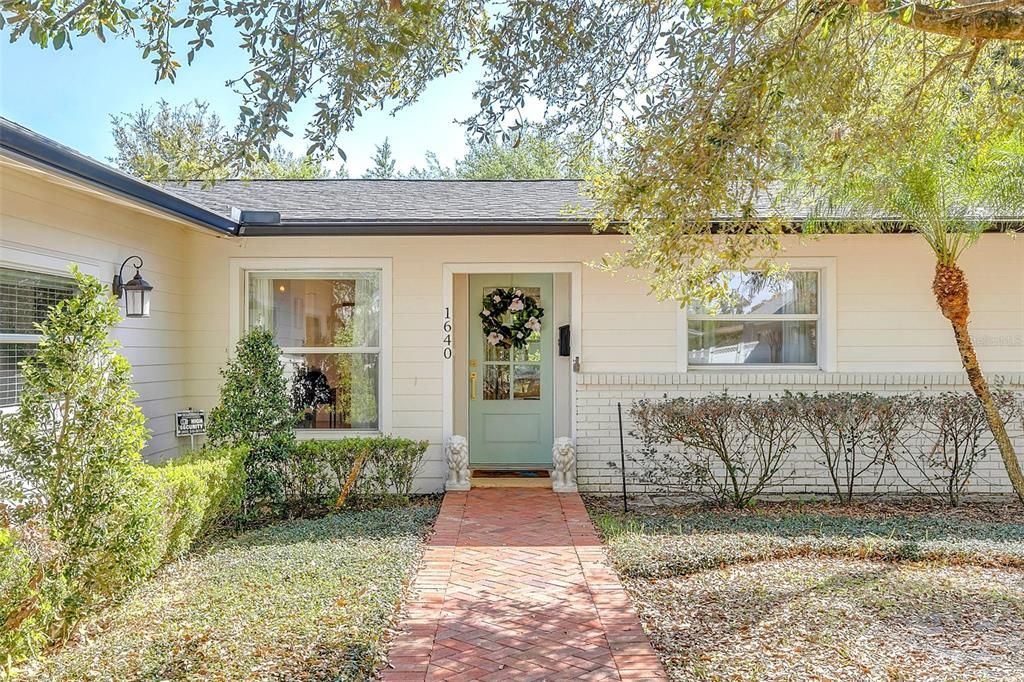 Recently Sold: $899,000 (4 beds, 3 baths, 1946 Square Feet)
