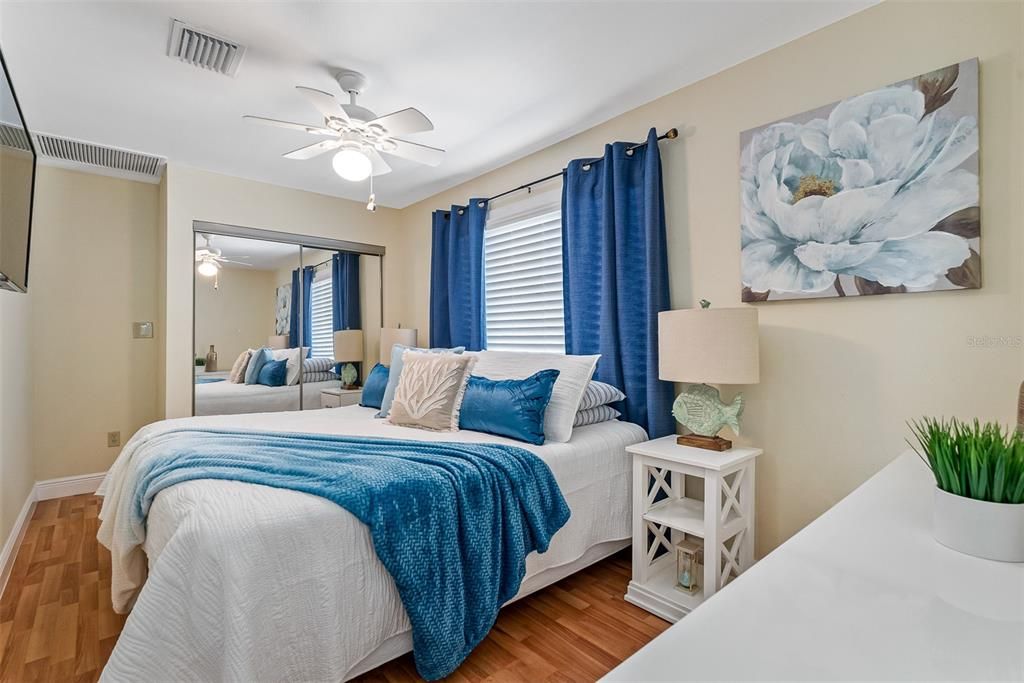 Recently Sold: $1,150,000 (2 beds, 1 baths, 827 Square Feet)