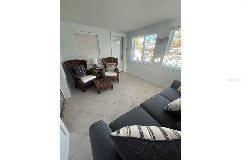 出租: $18,000 (3 贝兹, 2 浴室, 1617 平方英尺)