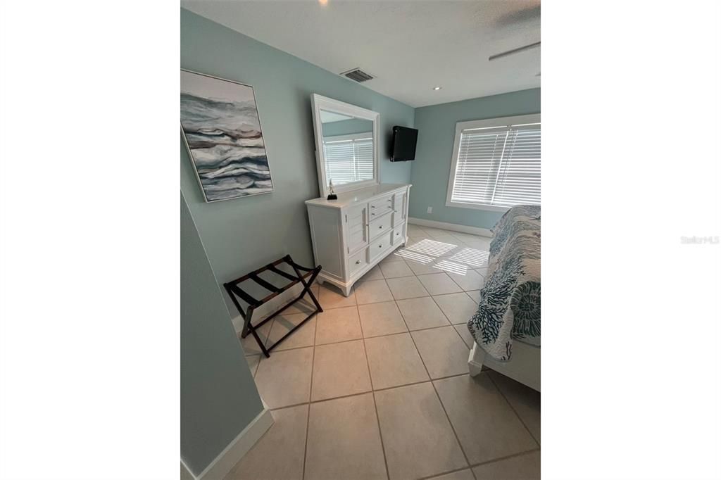 出租: $18,000 (3 贝兹, 2 浴室, 1617 平方英尺)