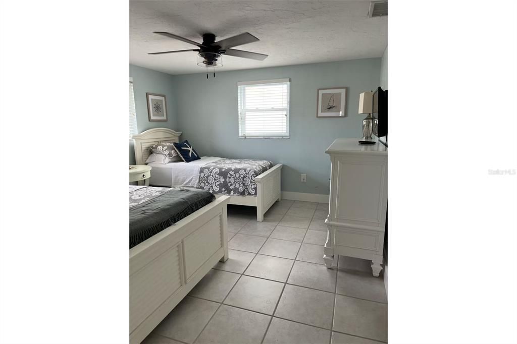 出租: $18,000 (3 贝兹, 2 浴室, 1617 平方英尺)