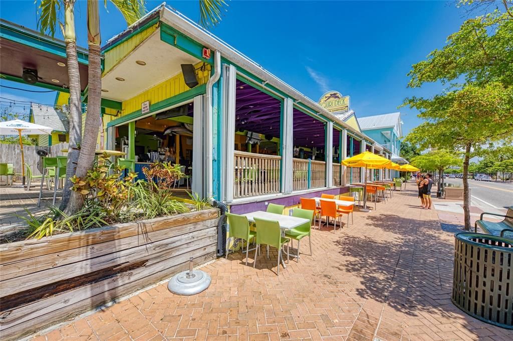 出租: $18,000 (3 贝兹, 2 浴室, 1617 平方英尺)