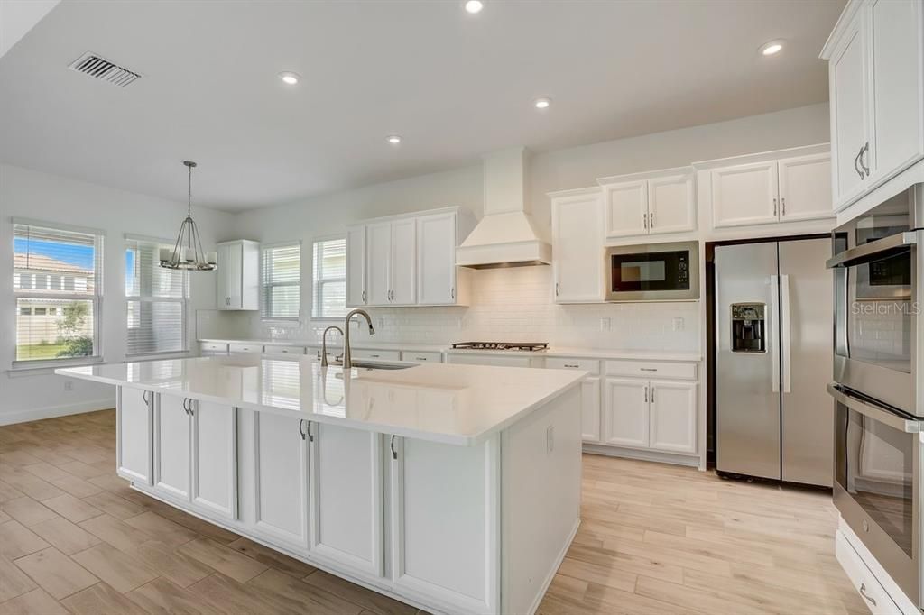 Active With Contract: $885,000 (4 beds, 3 baths, 4006 Square Feet)
