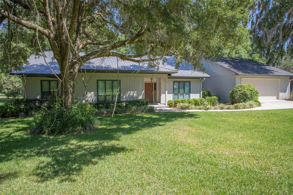Recently Sold: $475,000 (3 beds, 3 baths, 2412 Square Feet)
