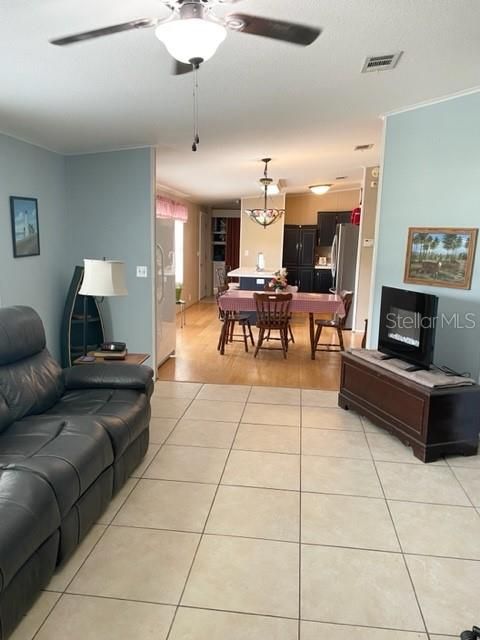 Recently Sold: $225,000 (3 beds, 2 baths, 1596 Square Feet)