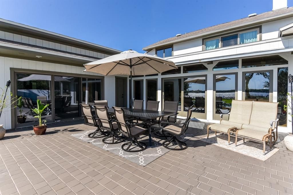 Recently Sold: $1,450,000 (4 beds, 3 baths, 4228 Square Feet)