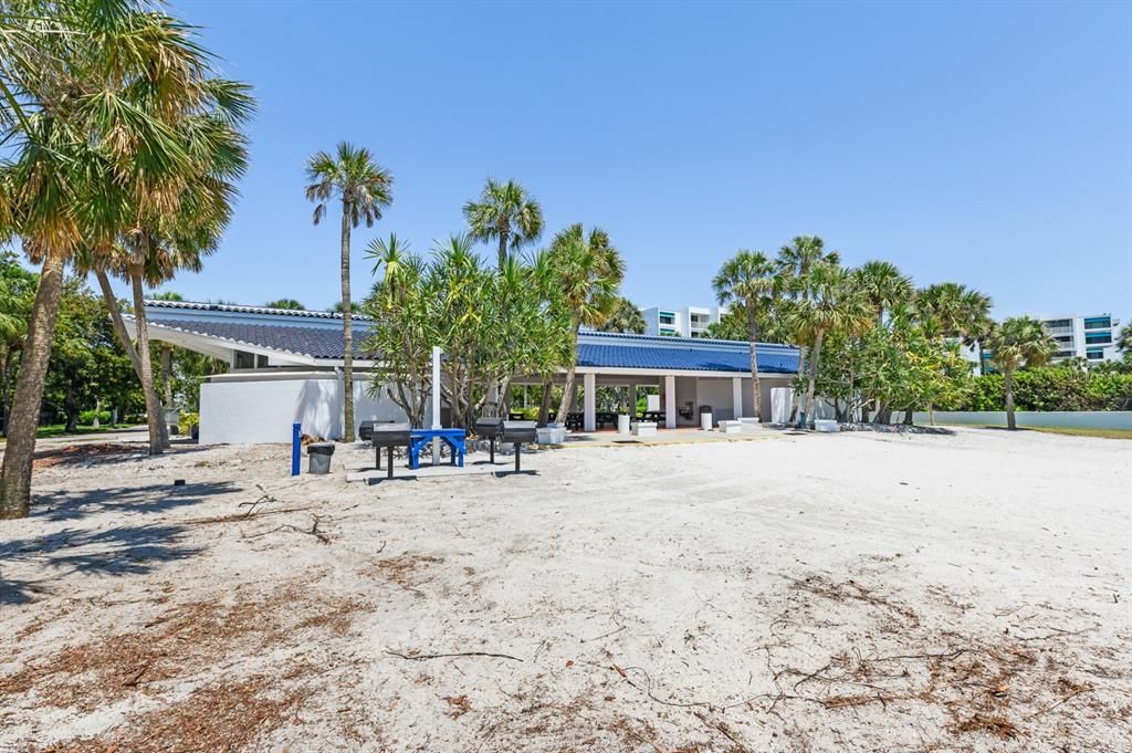 Recently Sold: $799,000 (3 beds, 2 baths, 2224 Square Feet)