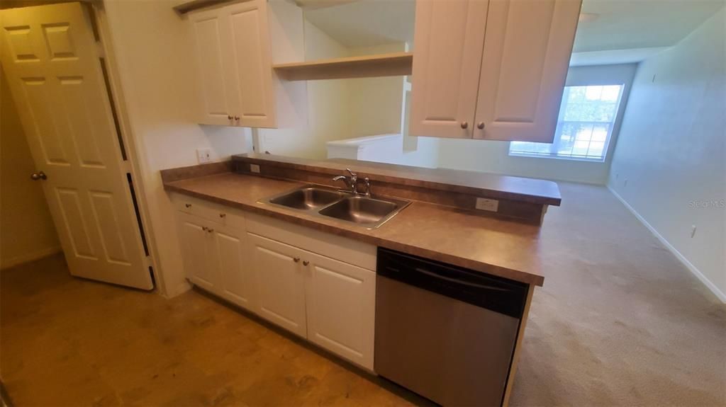 Recently Rented: $1,800 (3 beds, 2 baths, 1278 Square Feet)