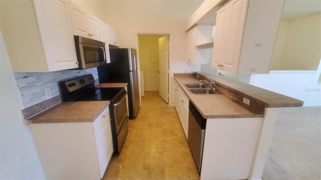 Recently Rented: $1,800 (3 beds, 2 baths, 1278 Square Feet)