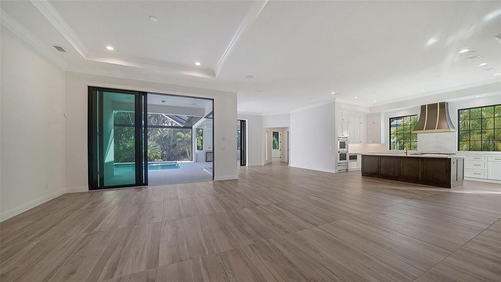 Foyer to family room and kitchen