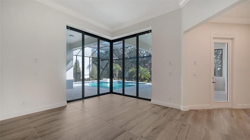 Dining area with sliding doors to lanai