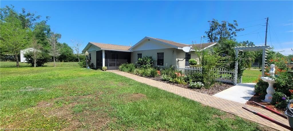 Recently Sold: $315,000 (3 beds, 2 baths, 1620 Square Feet)
