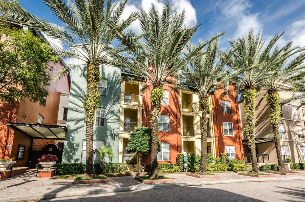 Recently Sold: $355,000 (1 beds, 1 baths, 721 Square Feet)