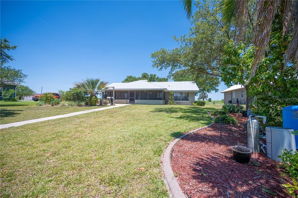 Recently Sold: $450,000 (3 beds, 2 baths, 2297 Square Feet)