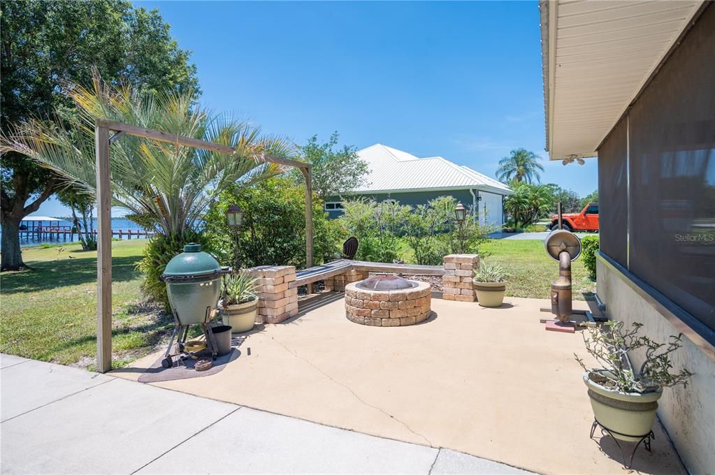 Recently Sold: $450,000 (3 beds, 2 baths, 2297 Square Feet)