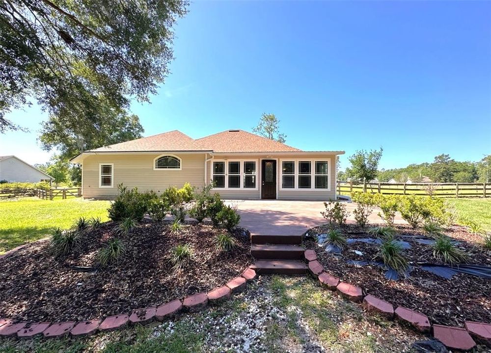 Recently Sold: $560,000 (4 beds, 3 baths, 2926 Square Feet)