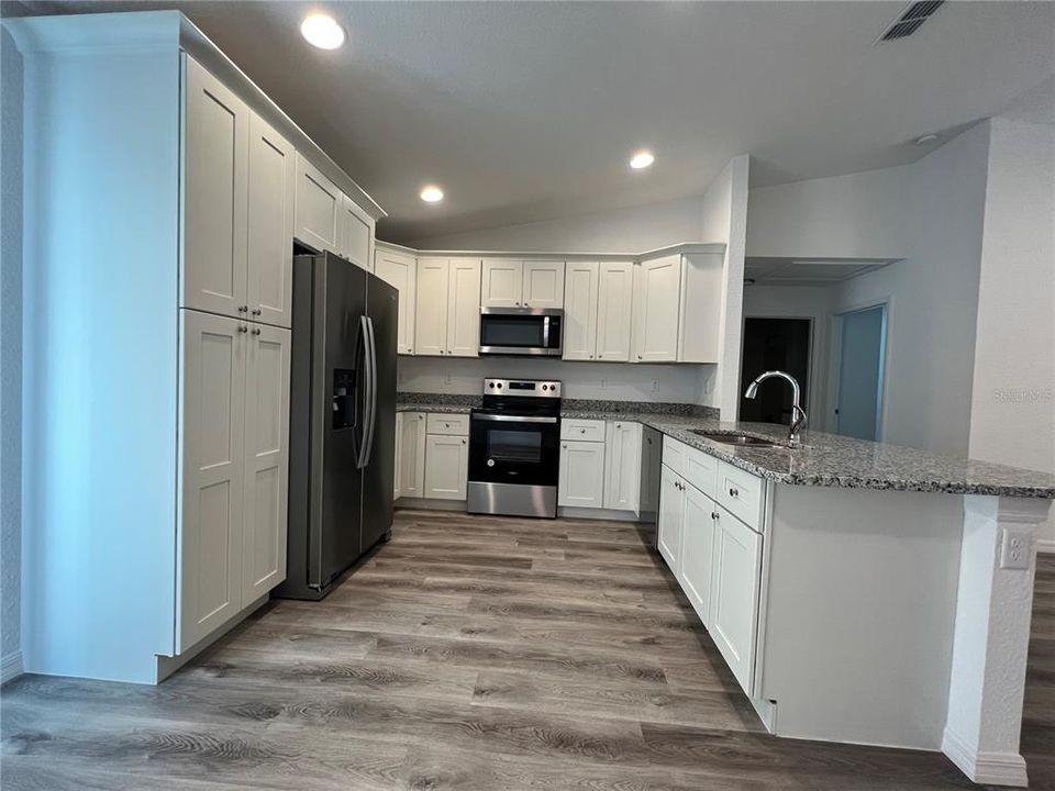 Recently Rented: $1,599 (3 beds, 2 baths, 1323 Square Feet)