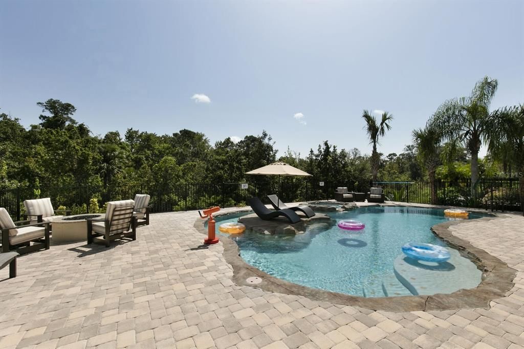 EXPANSIVE SUNDECK