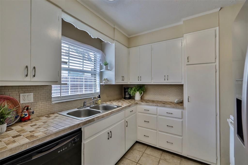 Recently Sold: $354,000 (3 beds, 1 baths, 1063 Square Feet)