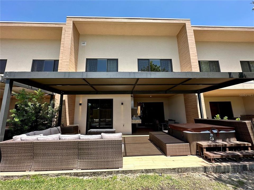 Vendido Recientemente: $550,000 (4 camas, 4 baños, 2356 Pies cuadrados)