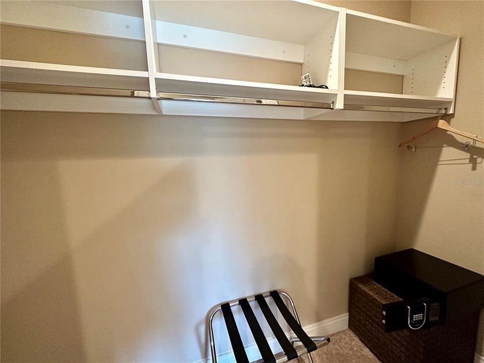 Vendido Recientemente: $550,000 (4 camas, 4 baños, 2356 Pies cuadrados)