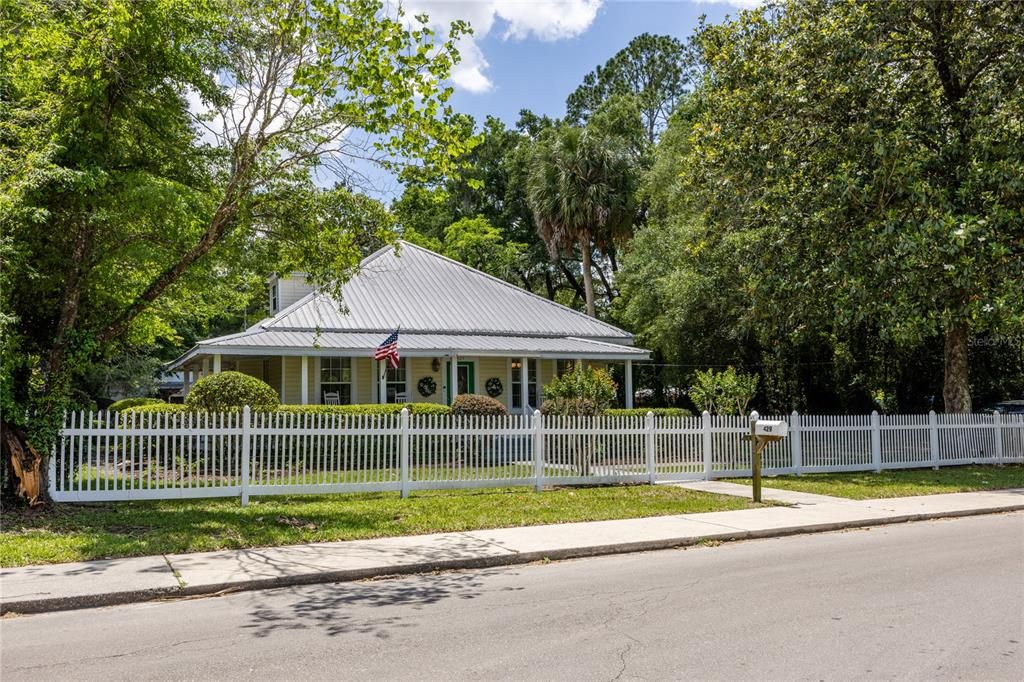 Recently Sold: $298,700 (4 beds, 2 baths, 1965 Square Feet)