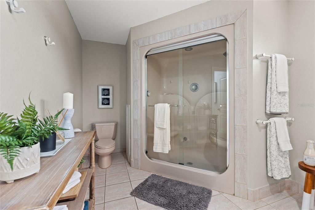 最近售出: $2,800,000 (5 贝兹, 4 浴室, 4210 平方英尺)