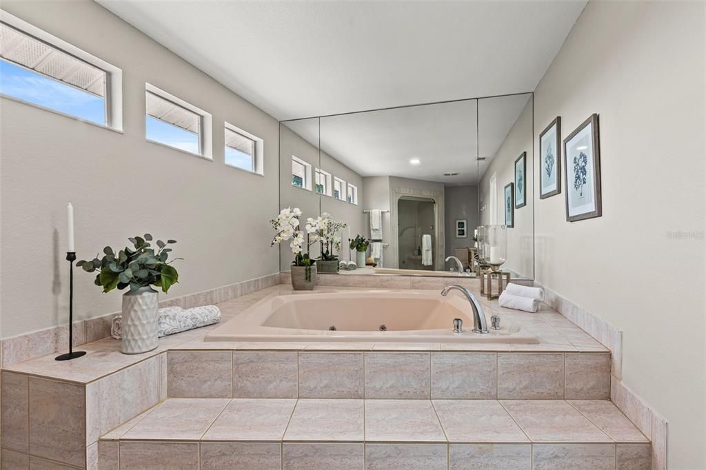 Недавно продано: $2,800,000 (5 спален, 4 ванн, 4210 Квадратных фут)