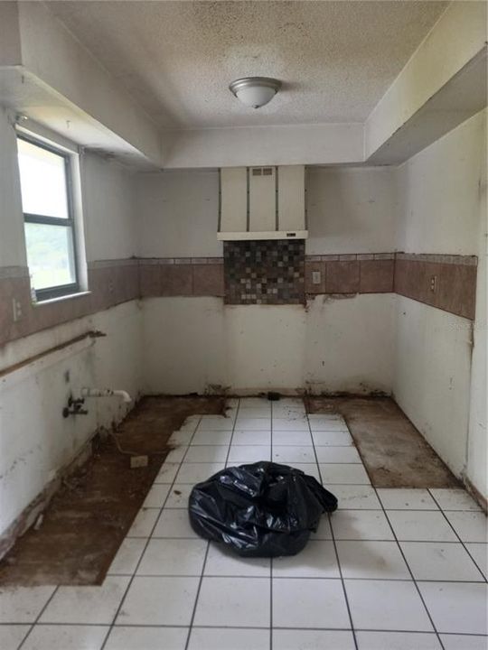 Vendido Recientemente: $120,000 (3 camas, 2 baños, 1656 Pies cuadrados)