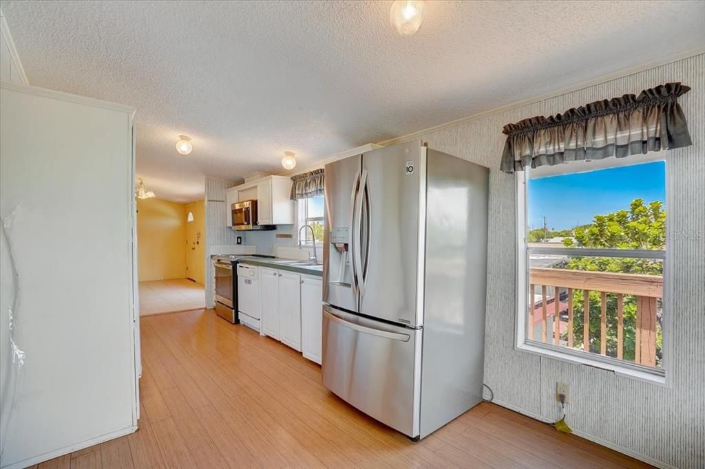 Recently Sold: $399,900 (3 beds, 2 baths, 1296 Square Feet)