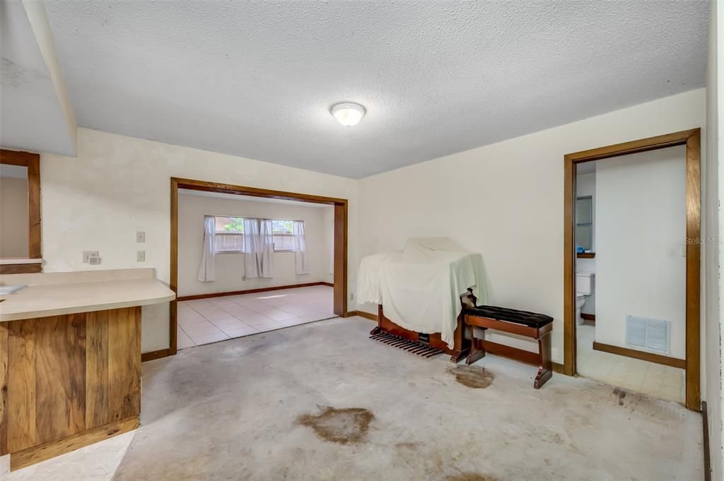 Recently Sold: $350,000 (3 beds, 2 baths, 1909 Square Feet)