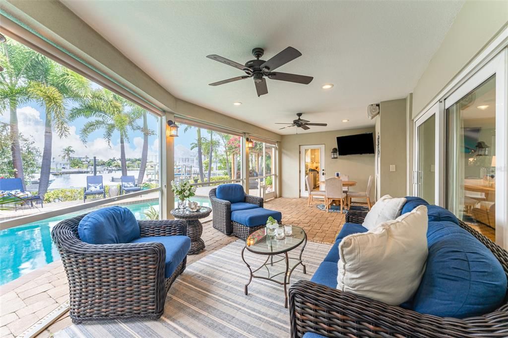 Screened in Lanai to relax and entertain!