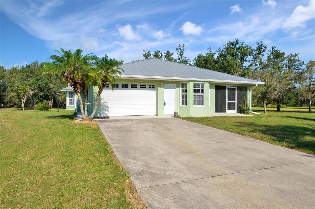 Recently Sold: $649,000 (3 beds, 2 baths, 1563 Square Feet)