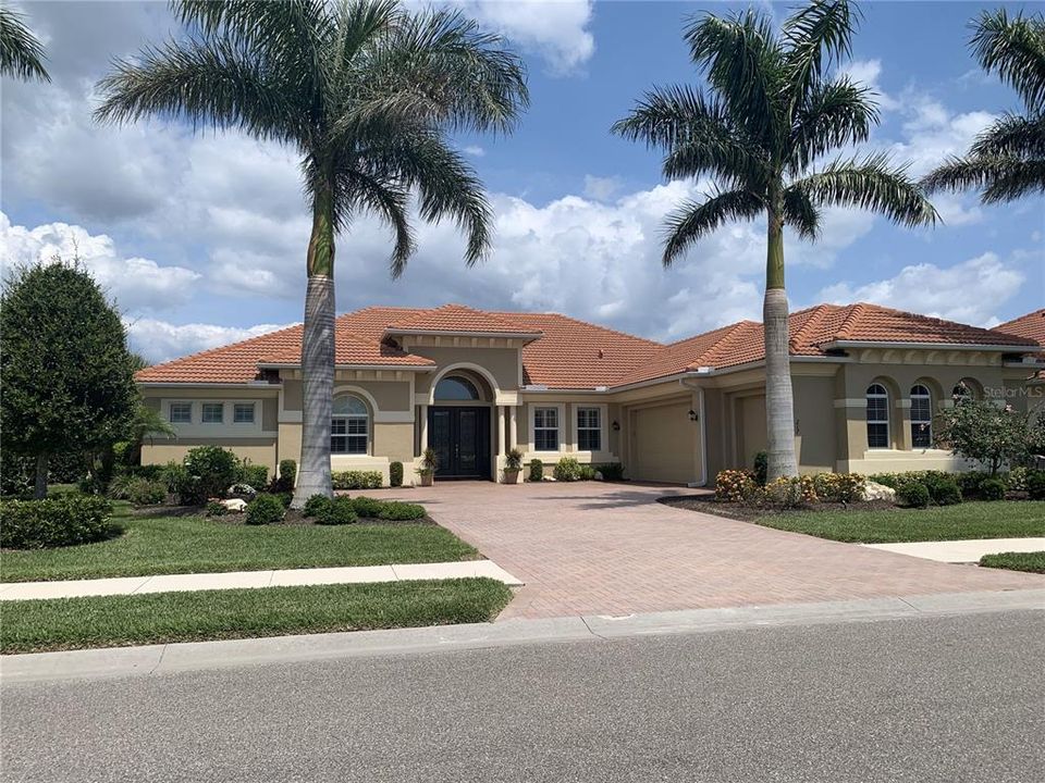 Recently Sold: $1,300,000 (4 beds, 3 baths, 3291 Square Feet)