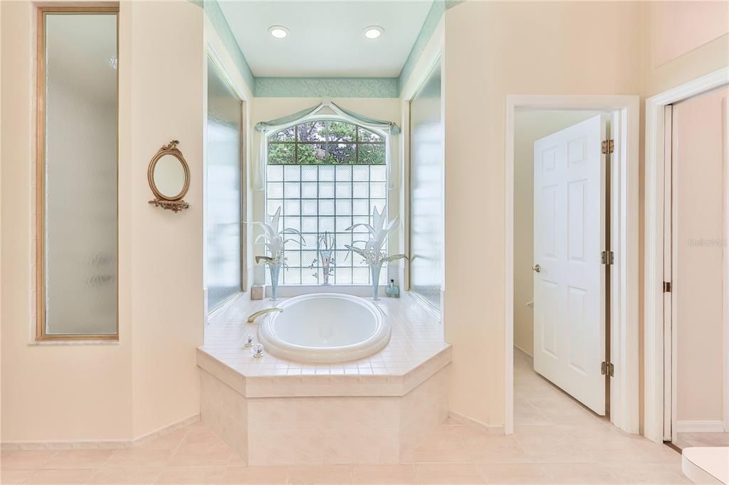 最近售出: $699,000 (5 贝兹, 3 浴室, 3624 平方英尺)