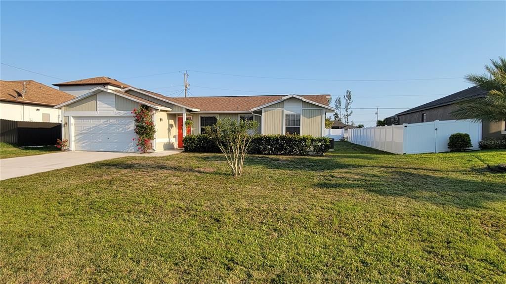 For Sale: $309,000 (3 beds, 2 baths, 1148 Square Feet)